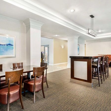 Best Western Plus Appleton Airport Mall Hotel Exterior foto